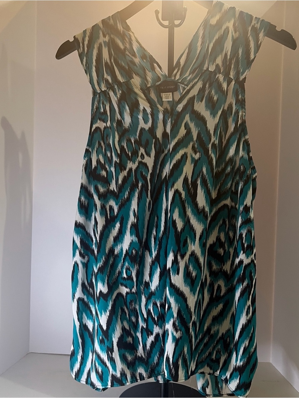 Ava & Aiden Teal and Black Abstract Sleeveless Top